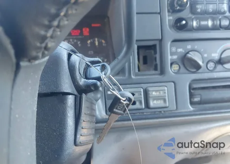 2000 Chevrolet Tahoe Z71 z USA, uszkodzony, nr VIN 1GNEK13R2YR156863